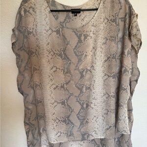 Buckle Cream and Gray Snake Print Blouse